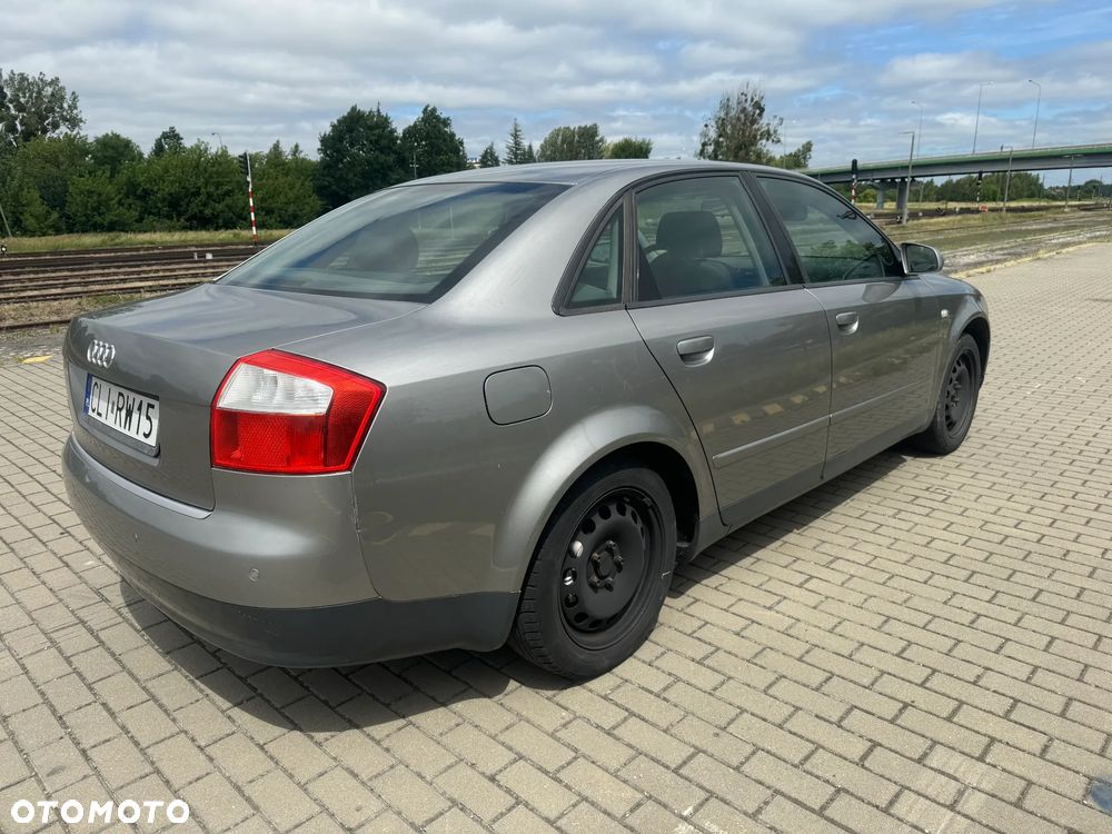 Audi A4 Limousine - 4