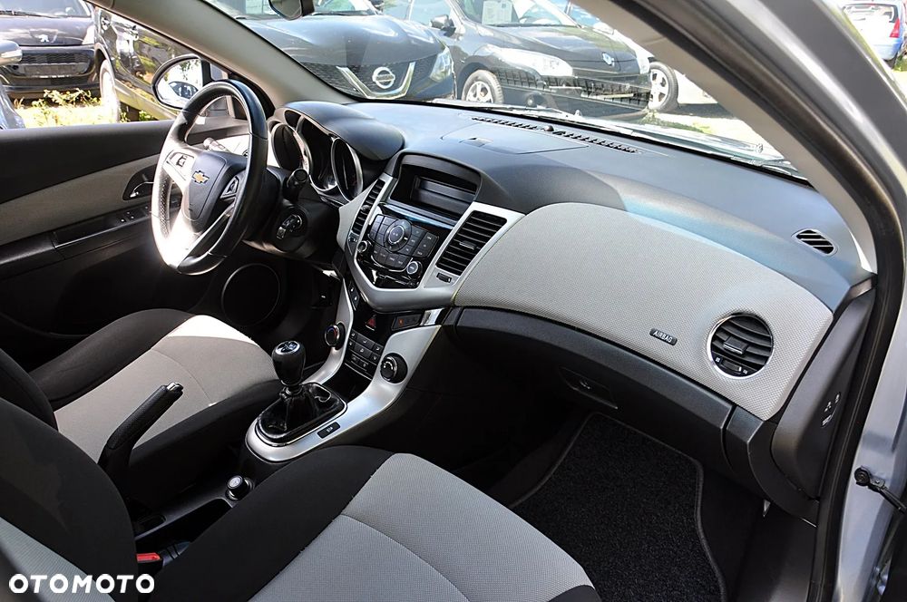 Chevrolet Cruze 1.6 LS+ - 24