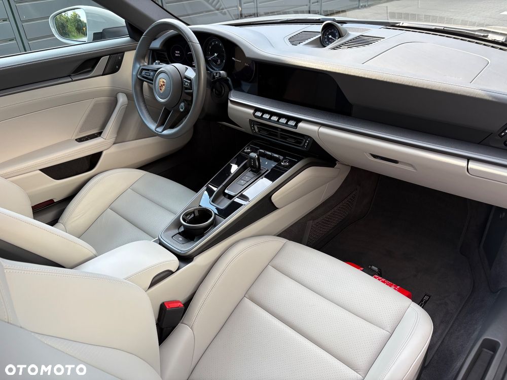 Porsche 911 Carrera 4 - 20