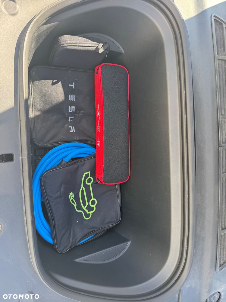 Tesla Model Y - 15
