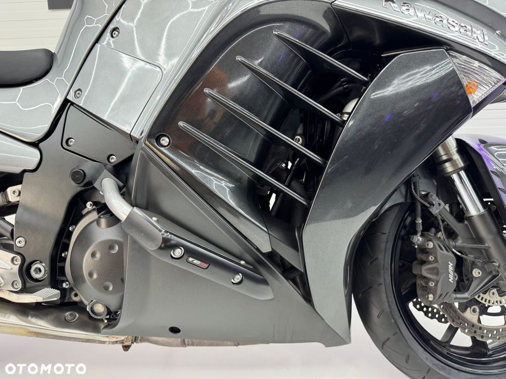 Kawasaki GTR - 14