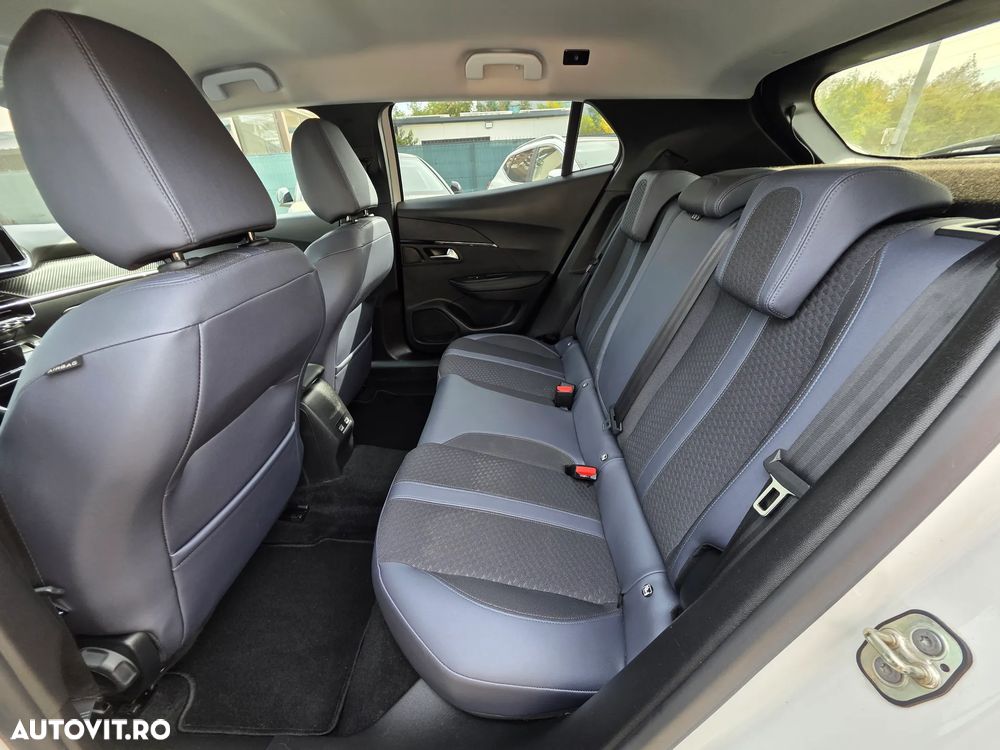Peugeot 2008 PureTech 130 EAT8 GT - 20