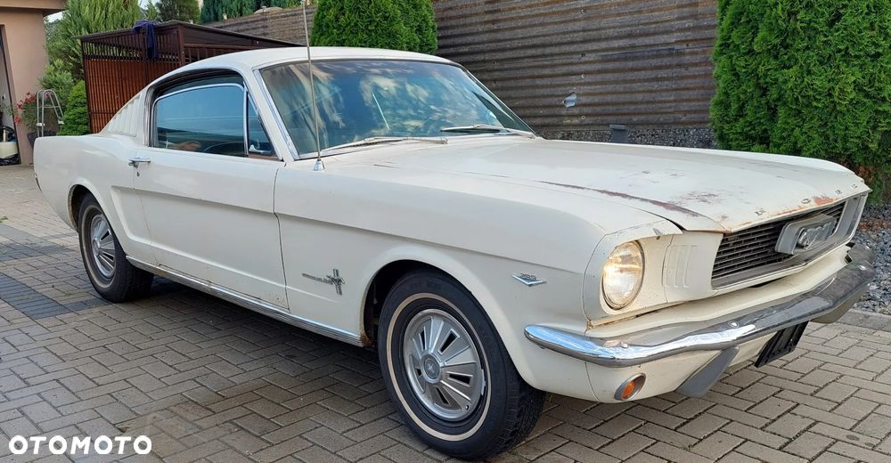Ford Mustang - 1