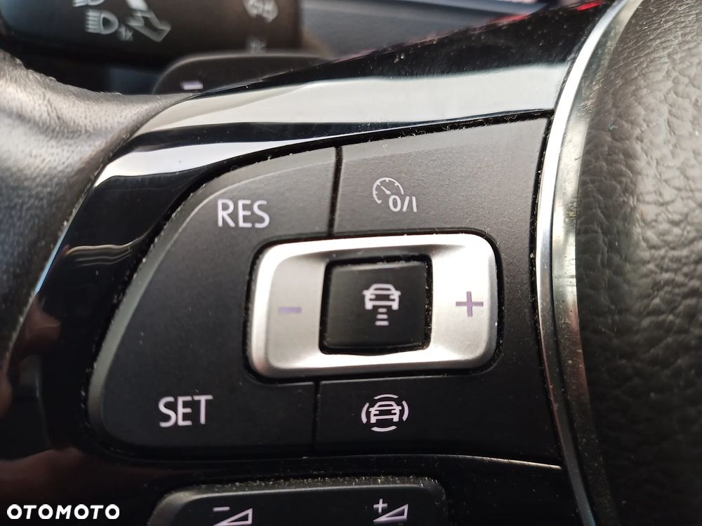 Volkswagen Golf VII 1.5 TSI BMT Evo Highline DSG - 32