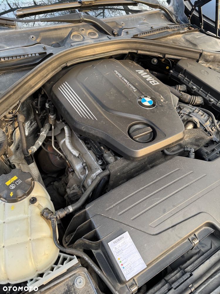 BMW Seria 3 318d Touring - 10