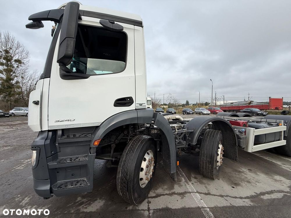 Mercedes-Benz Arocs 3240 8x2 • 3 osie skrętne • Euro 6 • 2018 rok - 17