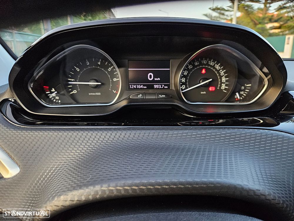 Peugeot 208 1.2 PureTech Allure - 9