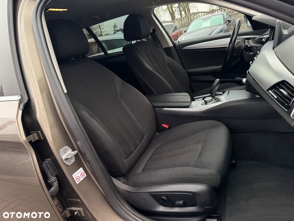 BMW Seria 5 520d xDrive Sport Line - 27