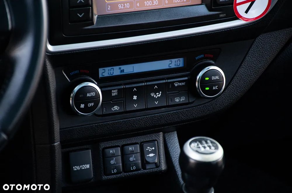 Toyota Auris 2.0 D-4D Executive - 37