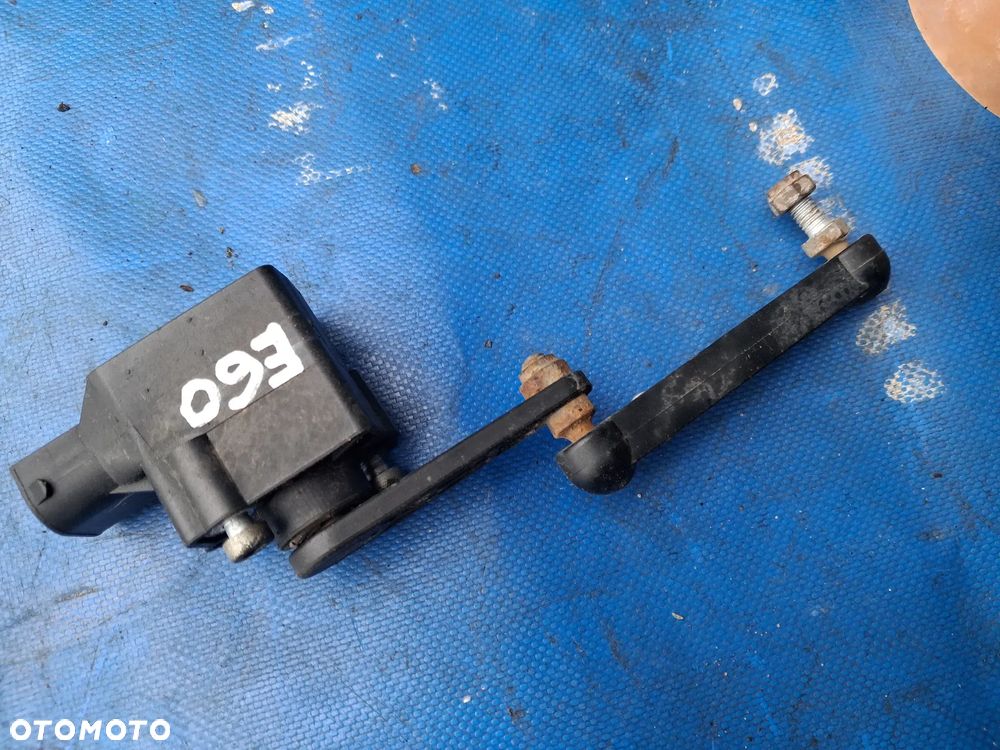 BMW 5 E60 E61 OKAZJA WYPRZEDAŻ POZOSTAŁOŚCI Antena rekin oryginał // Włącznik świateł xenon 6925287  //  Czujnik poziomowania lamp reflektorów 1093697  //  Ramka lewarka dźwigni skrzyni biegów automat podświetlenie 7034089 //  Zbiornik płynu spryskiwaczy 61667055349 pompka 8377430 //  atrapa nerki grill maski  //  Klema minus minusowa  //  Zapalniczka gniazdo zapalniczki  //  Odbłyśnik zderzaka tył tylnego lewy odbłysk sedan  //  Kierunek kierunkowskaz w błotnik - 17