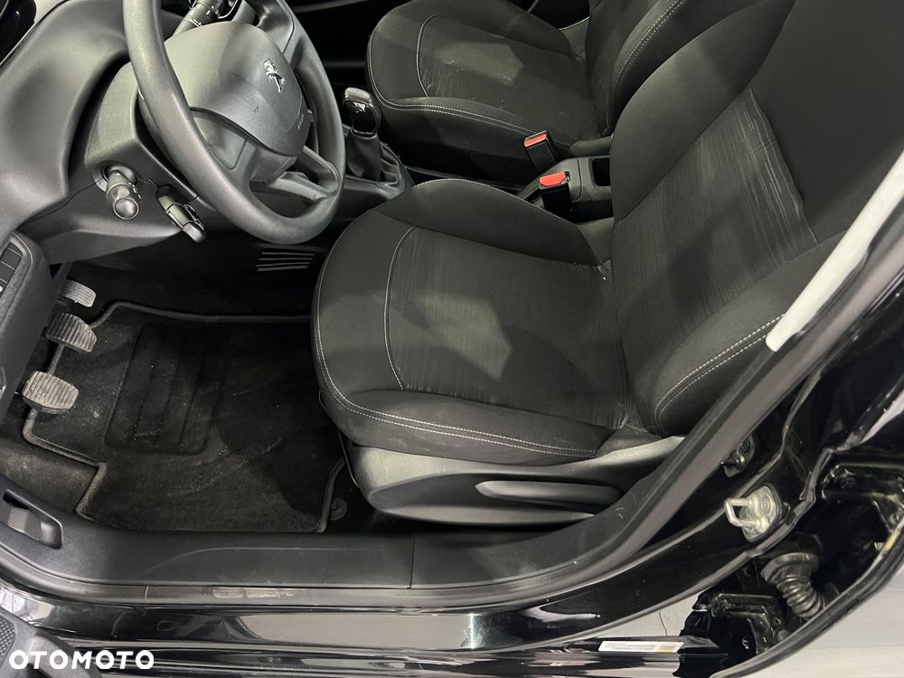 Peugeot 208 - 16