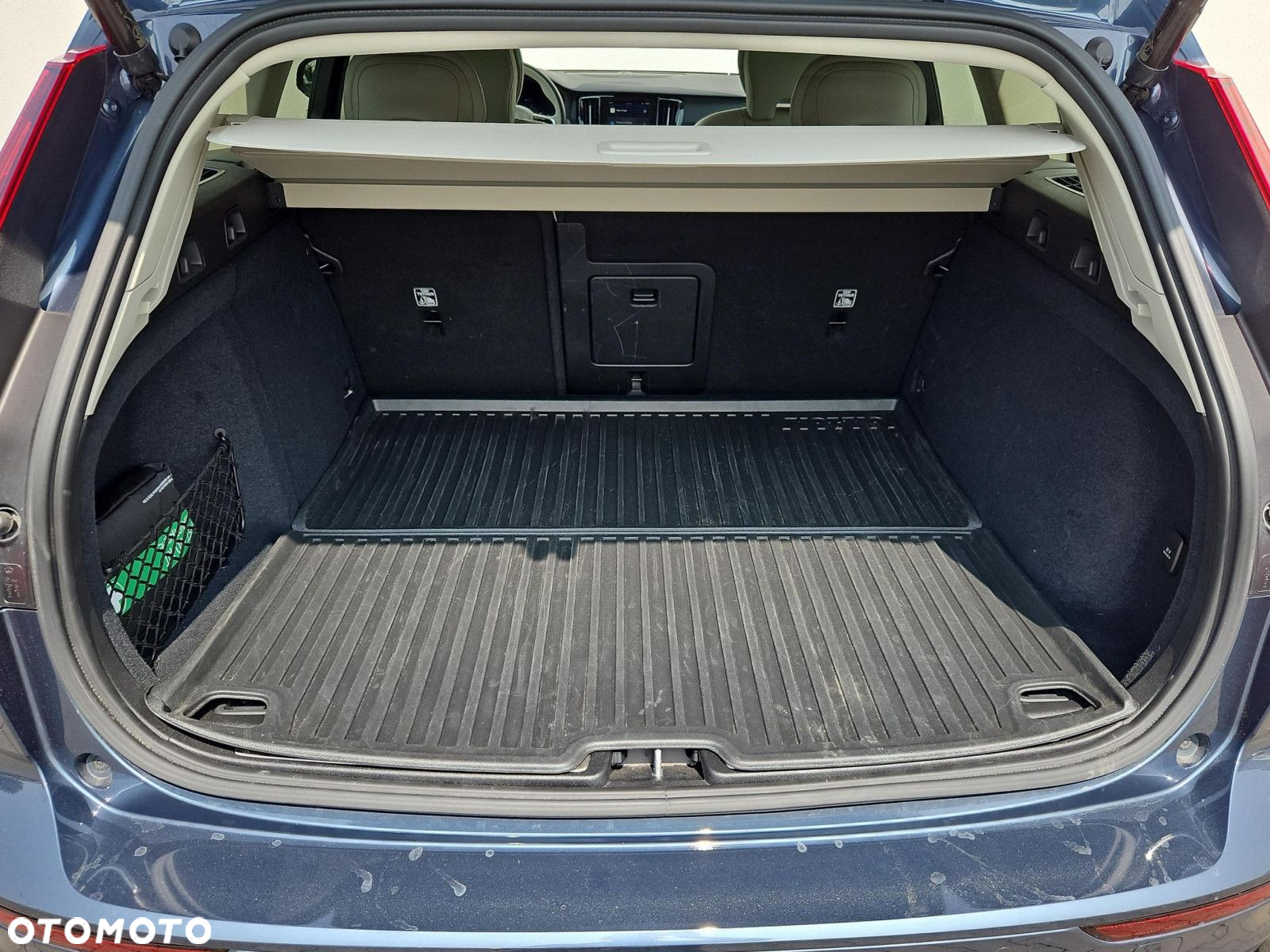 Volvo V60 B4 B Plus Dark - 28