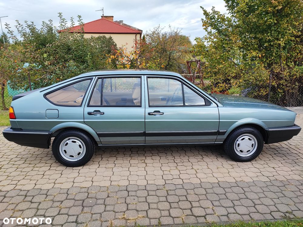 Volkswagen Passat 1.6 C - 7