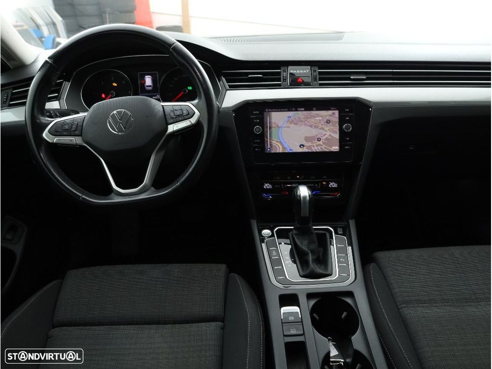 VW Passat Variant 2.0 TDi Business DSG - 19