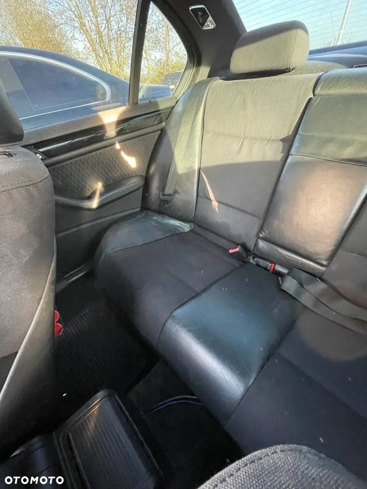BMW Seria 3 318i - 10