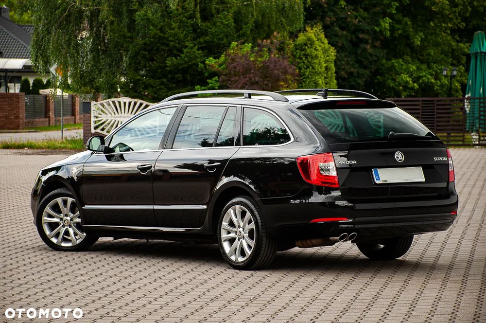 Skoda Superb 2.0 TDI Green tec DSG Elegance - 4