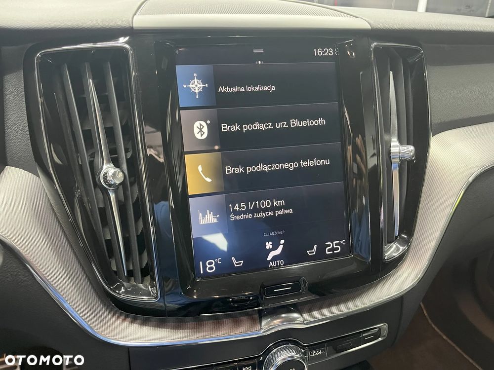 Volvo XC 60 T4 R-Design - 12