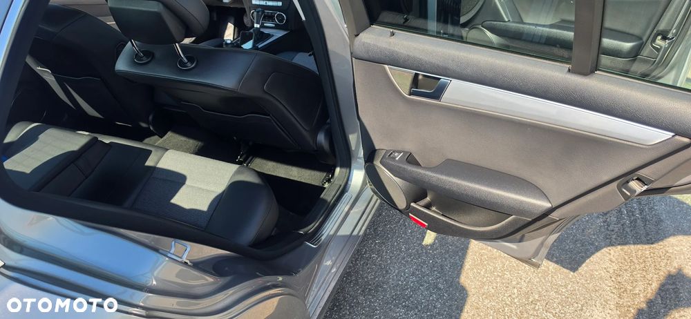 Mercedes-Benz Klasa C 220 CDI DPF Automatik BlueEFFICIENCY Avantgarde - 18