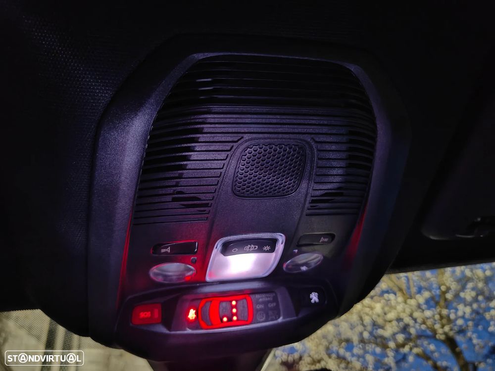 Peugeot 3008 1.6 Hybrid4 GT Line e-EAT8 - 36