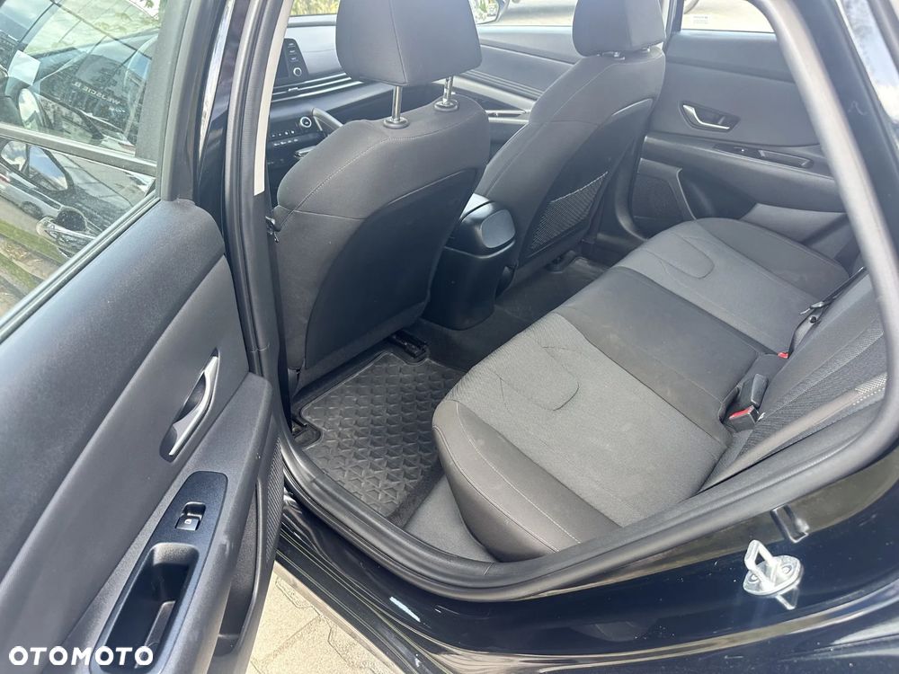 Hyundai Elantra 2022