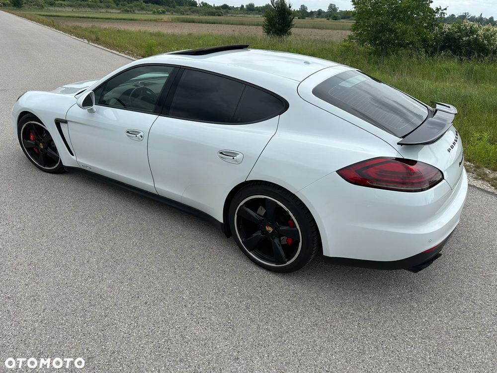 Porsche Panamera GTS PDK - 8