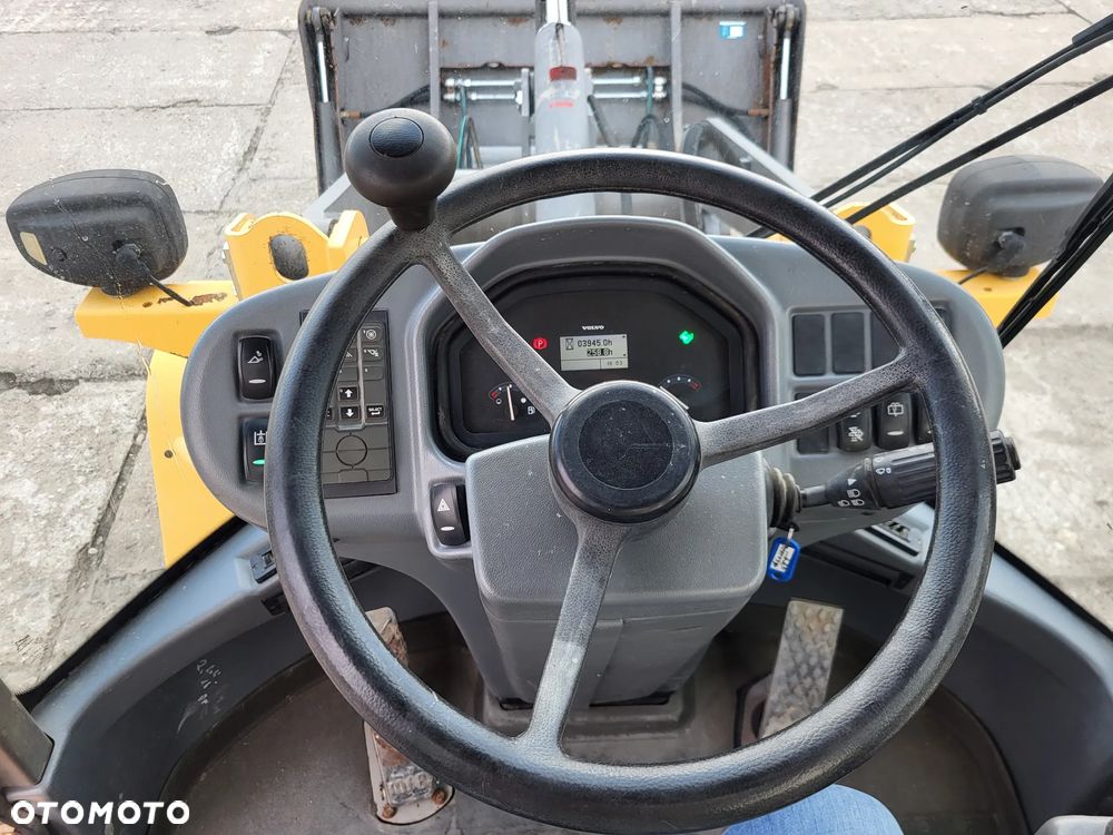 Volvo L 30 G spr z Niemiec 3944 mtg - 11