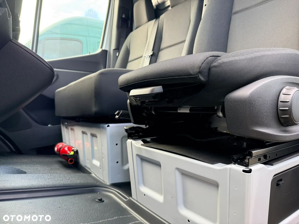 Mercedes-Benz Sprinter - 24