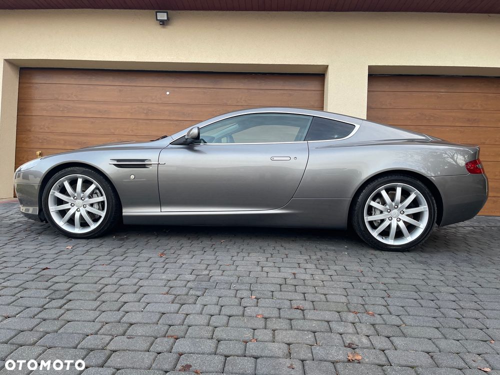 Aston Martin DB9 Standard - 2