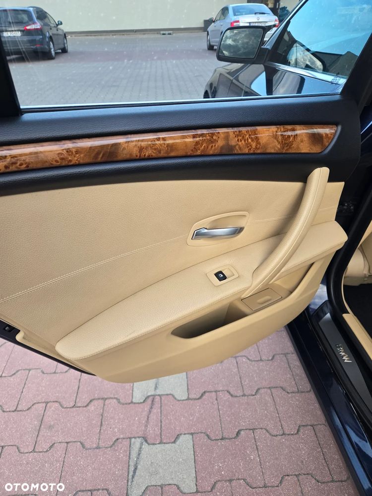 BMW Seria 5 525d - 8
