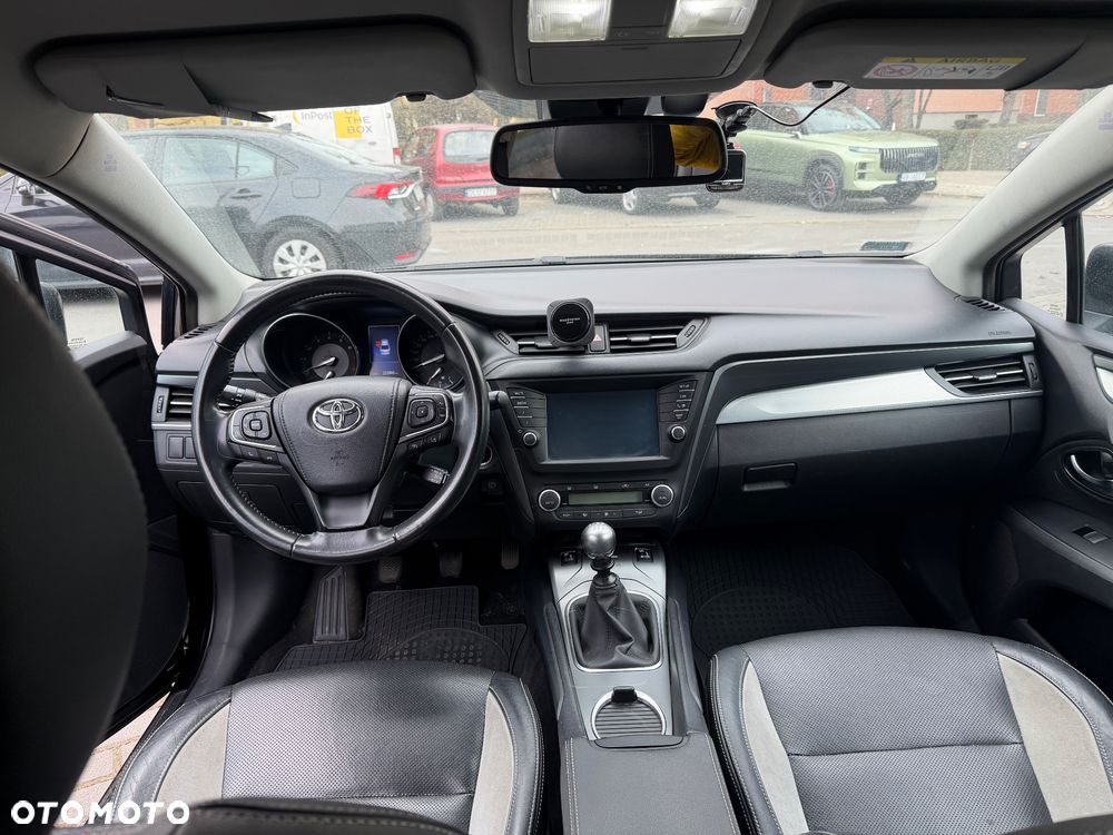 Toyota Avensis 1.8 Style - 6