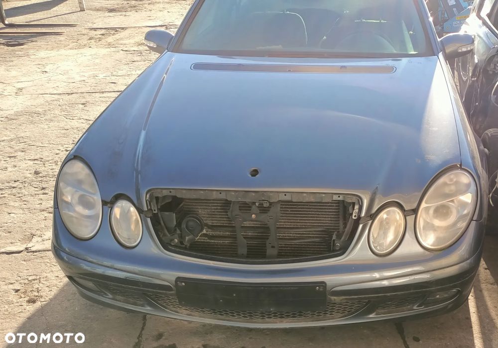 Przod kompletny Mercedes w211 368 2005r - 1
