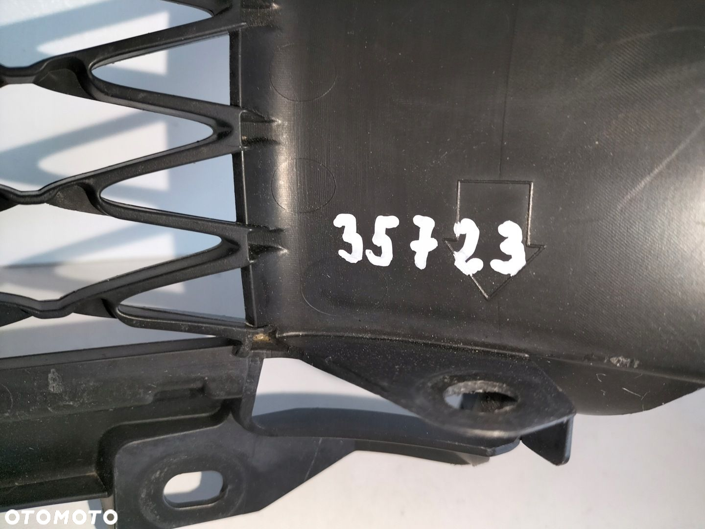 Atrapa kratka zderzaka przód środkowa LEXUS IS250 11- SPORT - 7