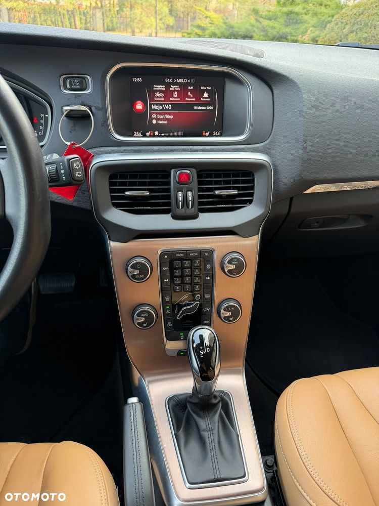 Volvo V40 Cross Country - 8
