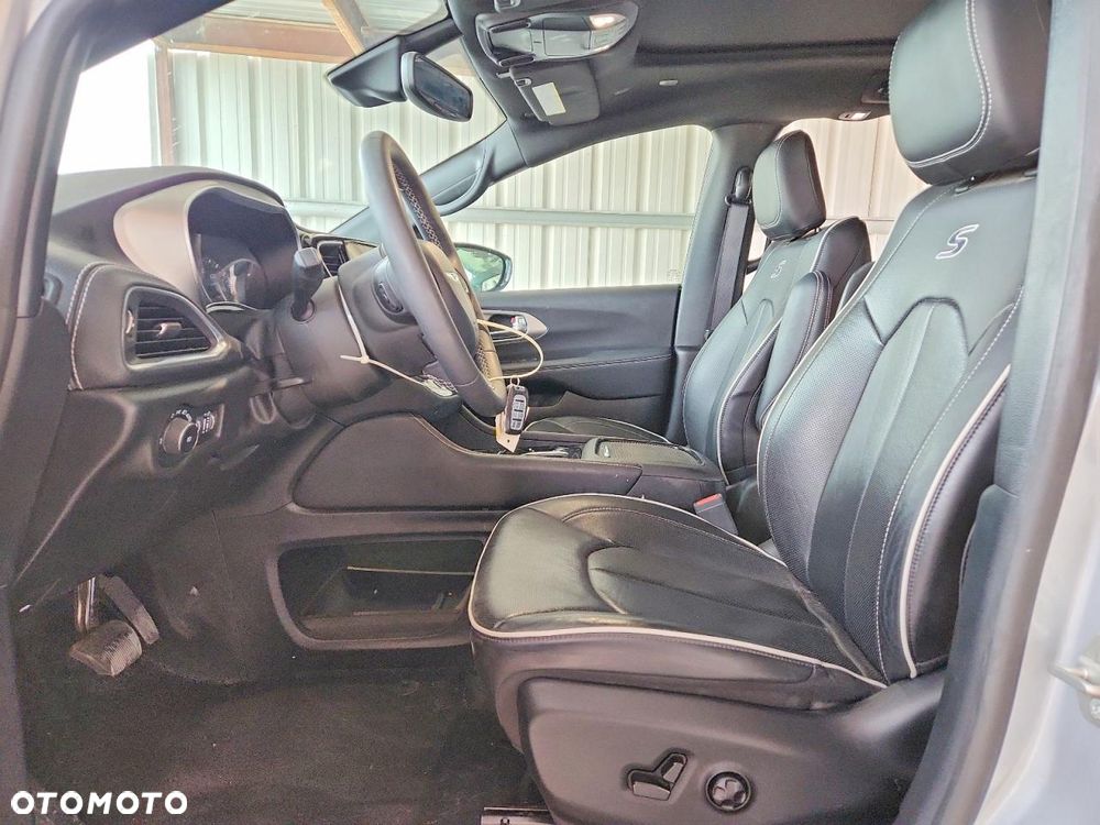 Chrysler Pacifica - 7