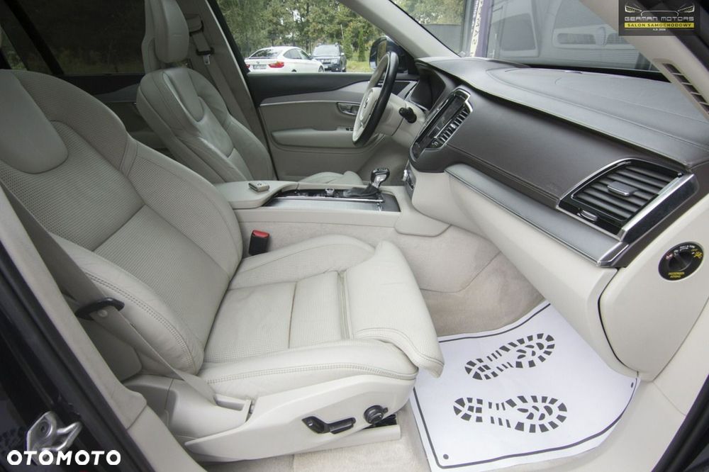 Volvo XC 90 D5 SCR AWD Inscription 7os - 32