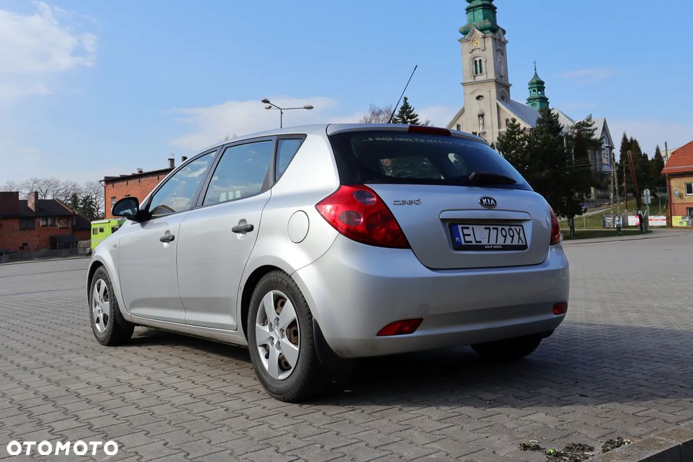 Kia Ceed - 11