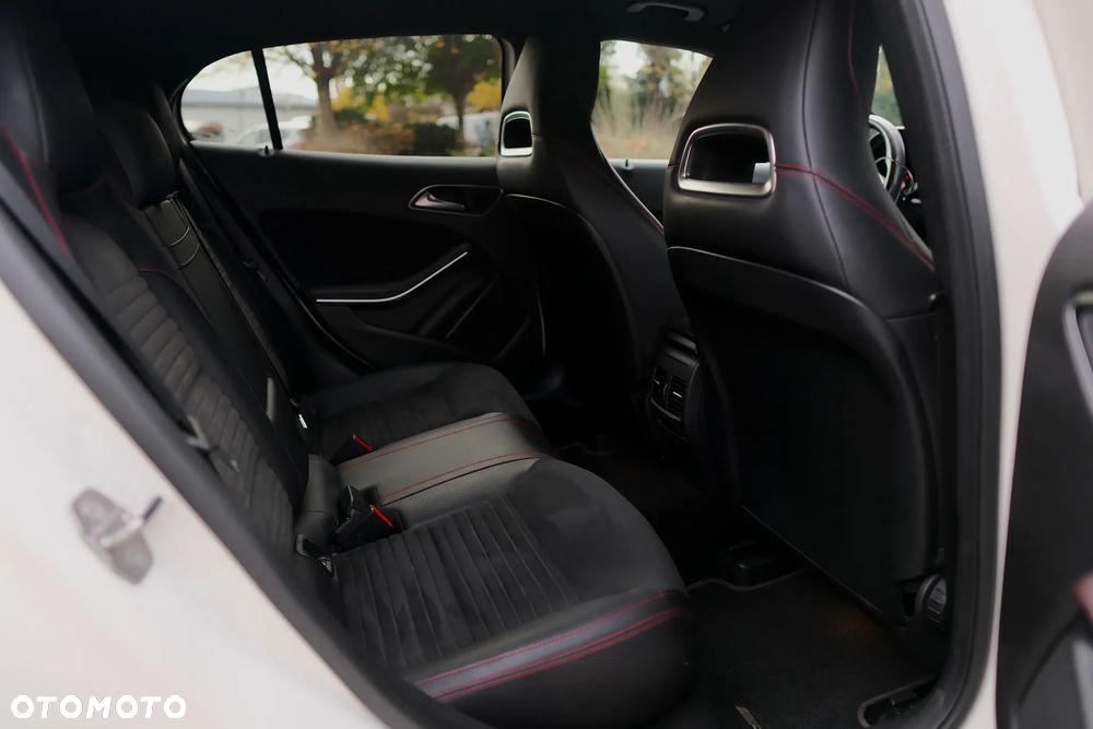 Mercedes-Benz GLA 220 4-Matic AMG Line - 18