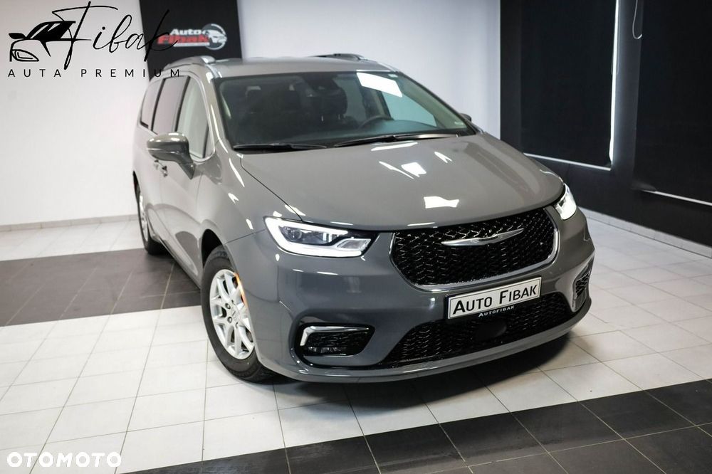 Chrysler Pacifica - 1