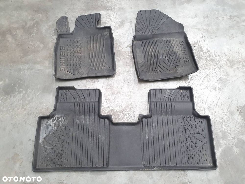 DYWANIKI WYCIERACZKI KOMPLET GUMOWE BAIC BEIJING 7 X75 2024 EU - 1