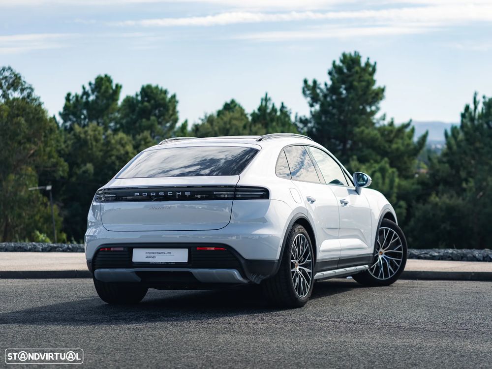 Porsche Macan Electric 4 - 7