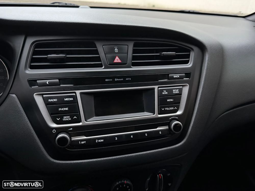 Hyundai i20 1.1 CRDi LED - 26