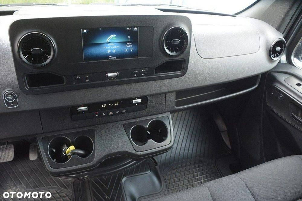 Mercedes-Benz Sprinter - 20