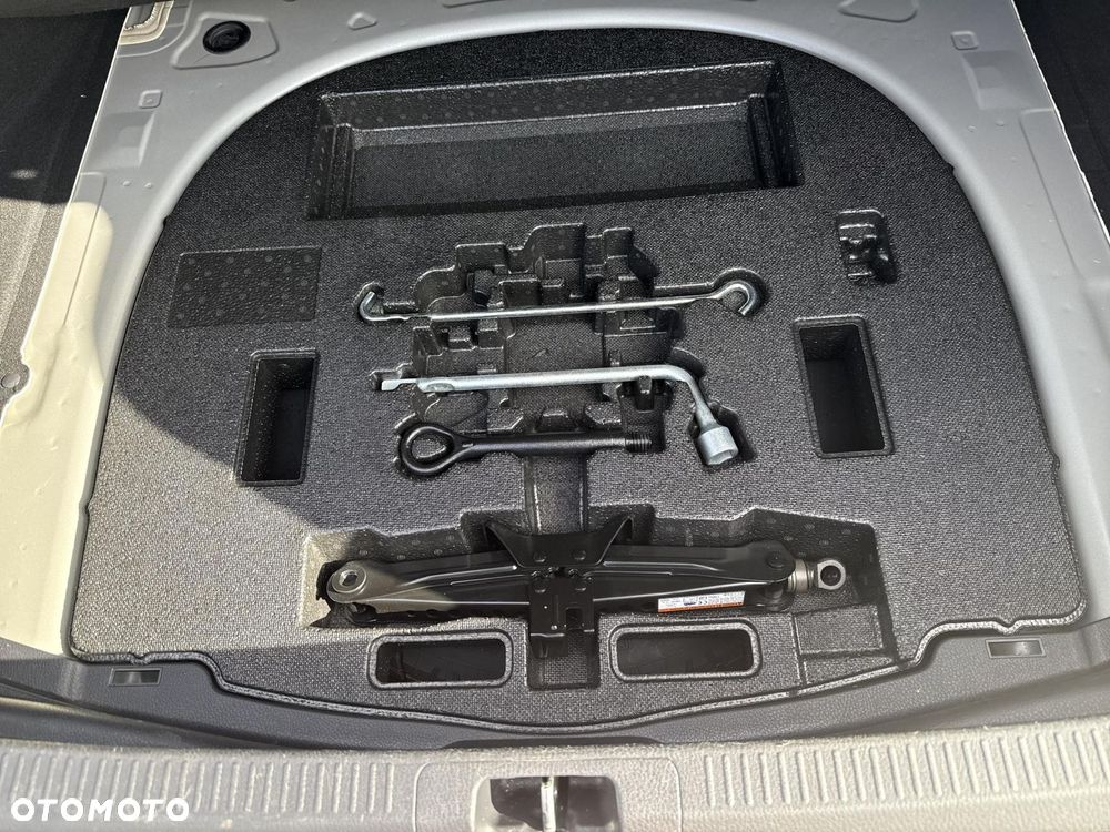 Toyota Camry 2.5 Hybrid Comfort CVT - 27