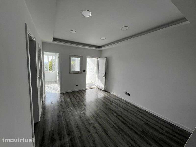 Amadora T2 Remodelado - Grande imagem: 2/7