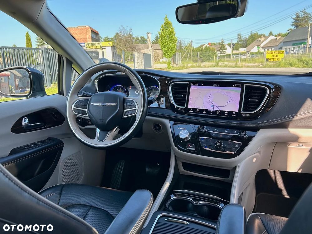 Chrysler Pacifica - 16