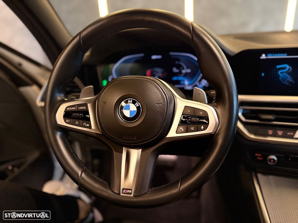 BMW 330 e Touring Aut. M Sport - 30