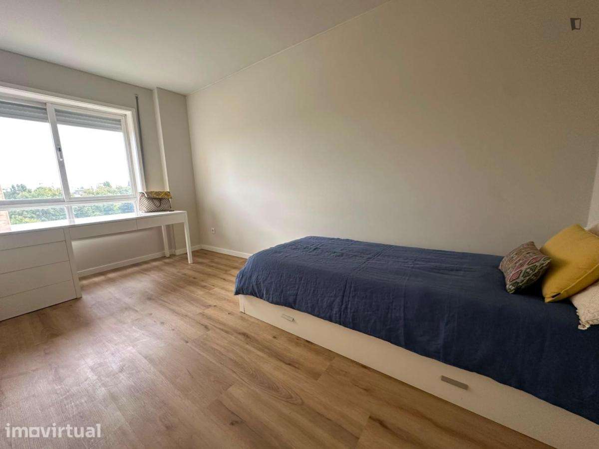 Apartamento com 3 quartos - localizado em Ramalde Porto - Grande imagem: 5/14