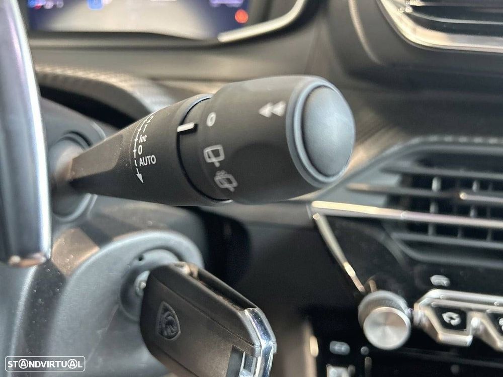 Peugeot 2008 1.2 Hybrid Allure e-DCS6 - 17