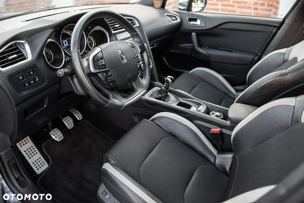 Citroën DS4 e-HDi 115 Urban Show - 6