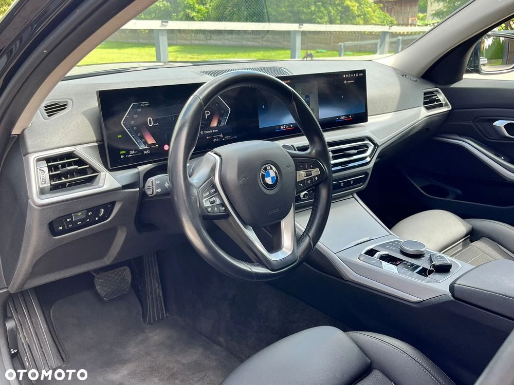 BMW Seria 3 318d mHEV - 17